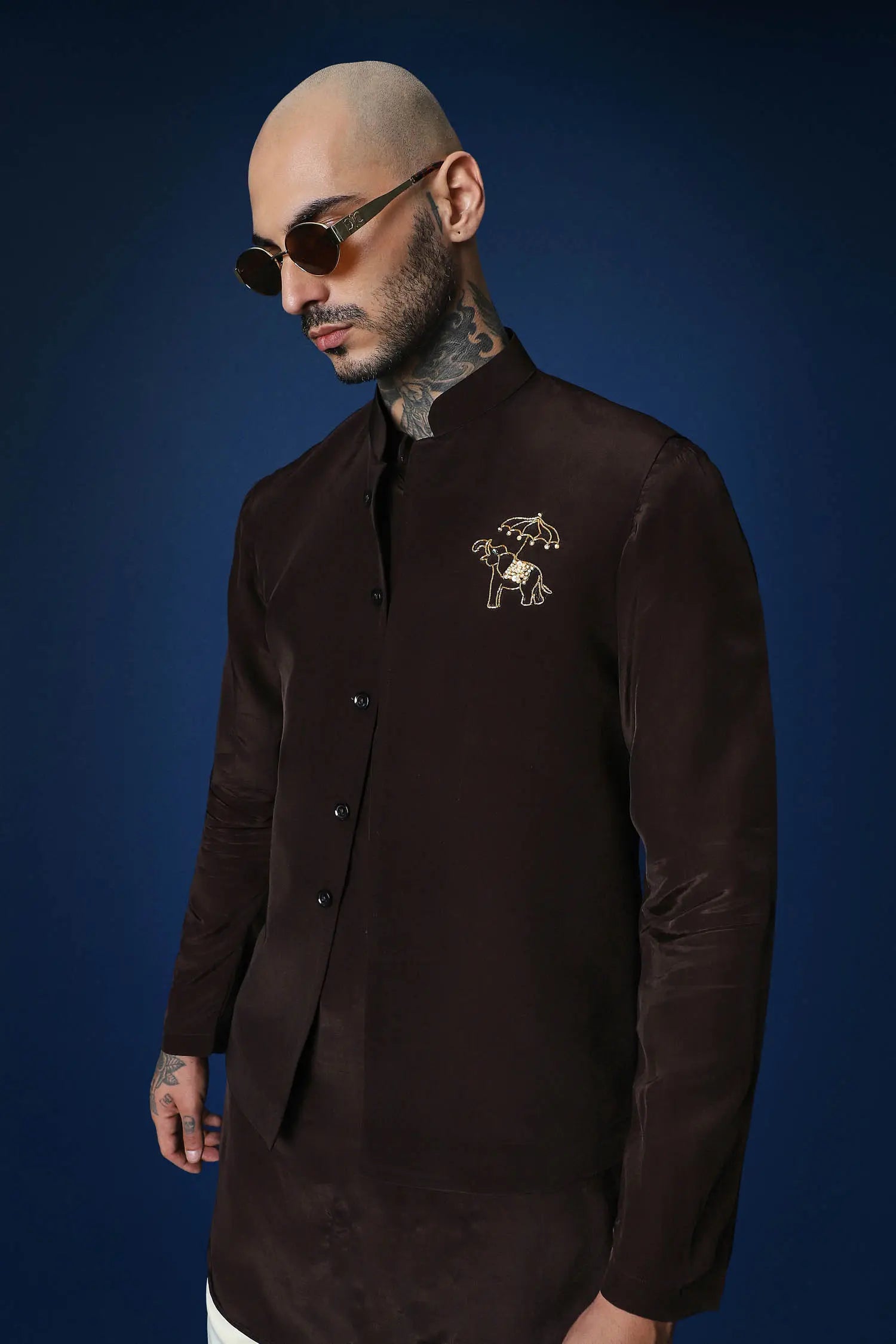 Swaagat Nahin Karoge Humara Hand Embroidered Bundi Set - Brown