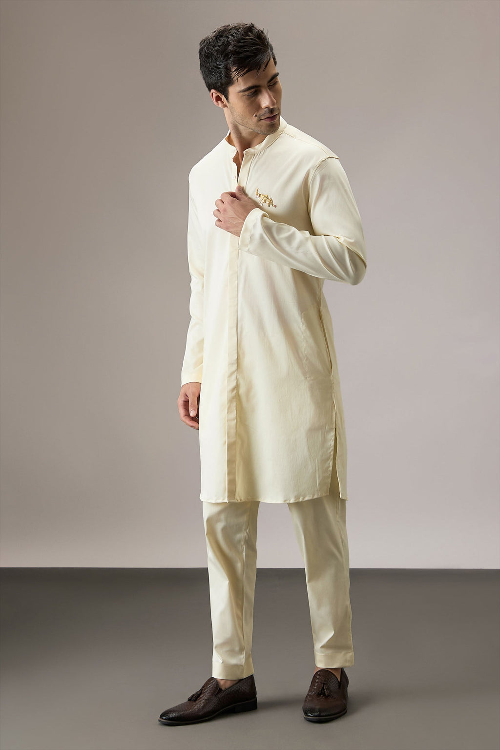Mere Yaar Ki Shaddi Hai- Hand Embroidered Designer Kurta - Ivory