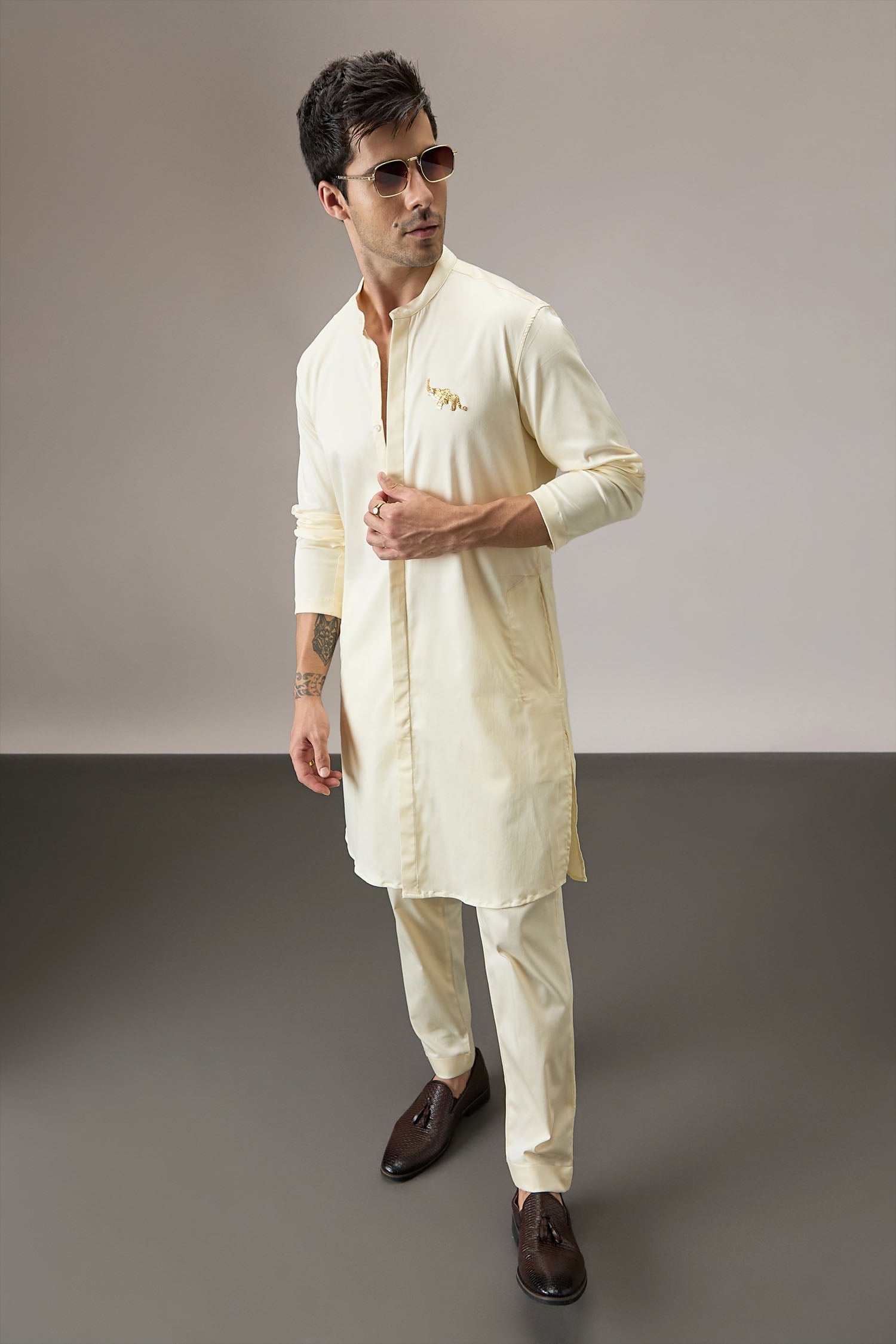 Mere Yaar Ki Shaddi Hai- Hand Embroidered Designer Kurta - Ivory