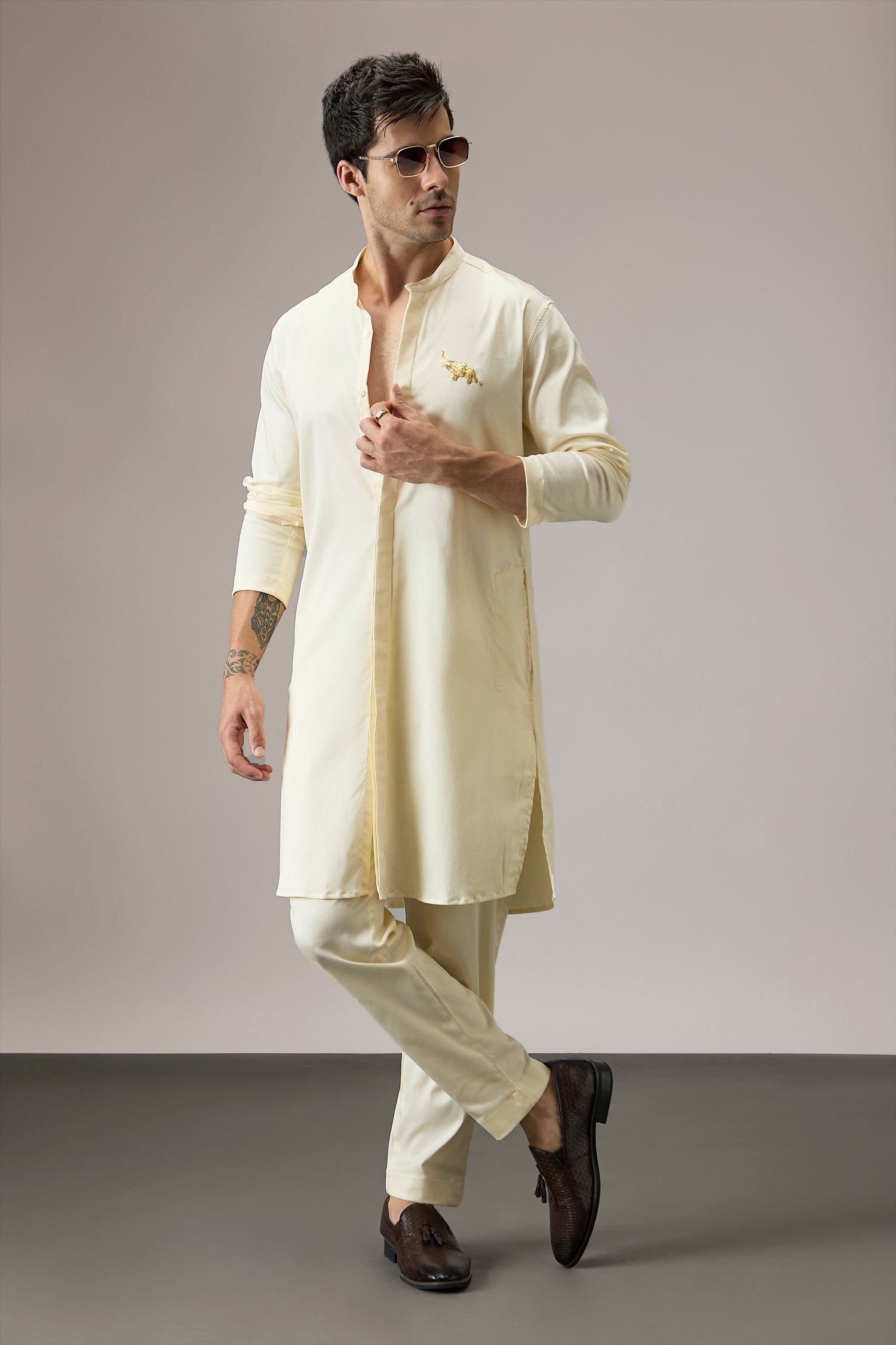 Mere Yaar Ki Shaddi Hai- Hand Embroidered Designer Kurta - Ivory